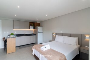 شقة بتجهيزات أساسية | 1 غرفة نوم وواي فاي مجانًا