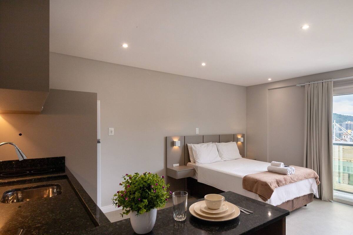 شقة بتجهيزات أساسية | 1 غرفة نوم وواي فاي مجانًا