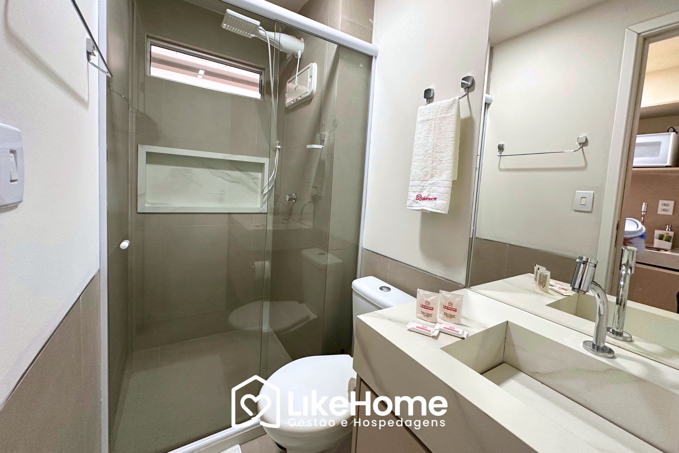 Basic Studio | Bathroom | Towels