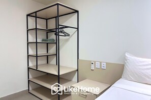 Basic Studio | Wardrobe - Vivendas do Mar - LikeHome Hospedagens (João Pessoa)