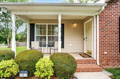 Cozy Retreat in Wingate w Patio & Grill, Pet Friendly - Easy Access To Bypass & Monroe + 15% Off!