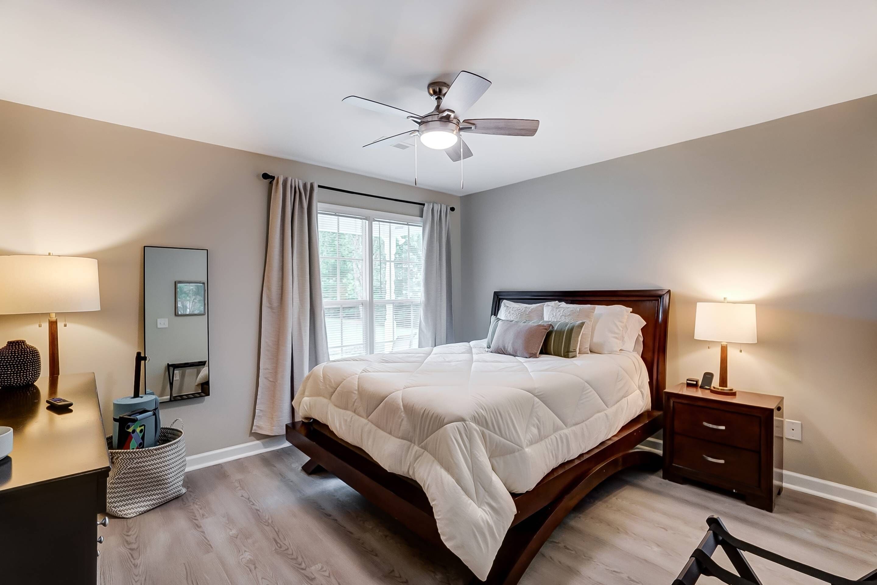 Silitysrauta/-lauta, ilmainen Wi-Fi, vuodevaatteet