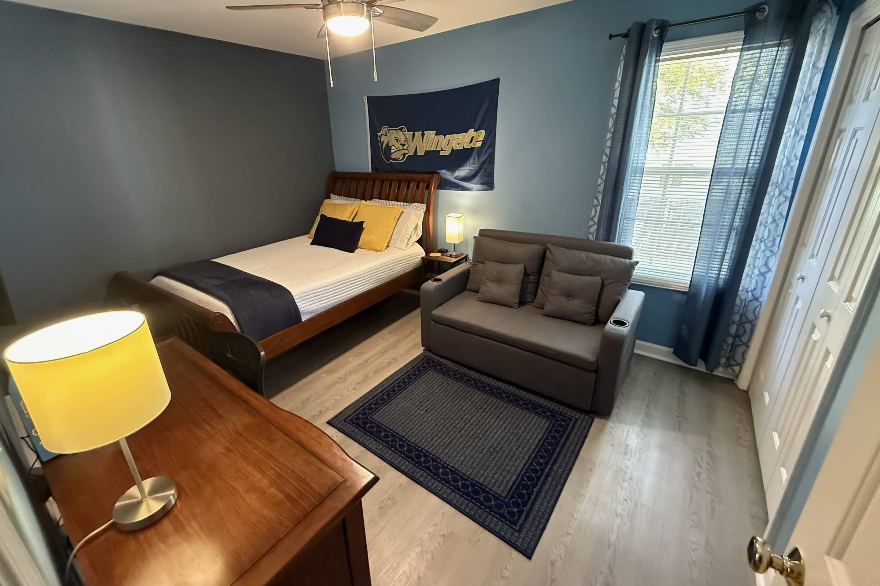 Silitysrauta/-lauta, ilmainen Wi-Fi, vuodevaatteet