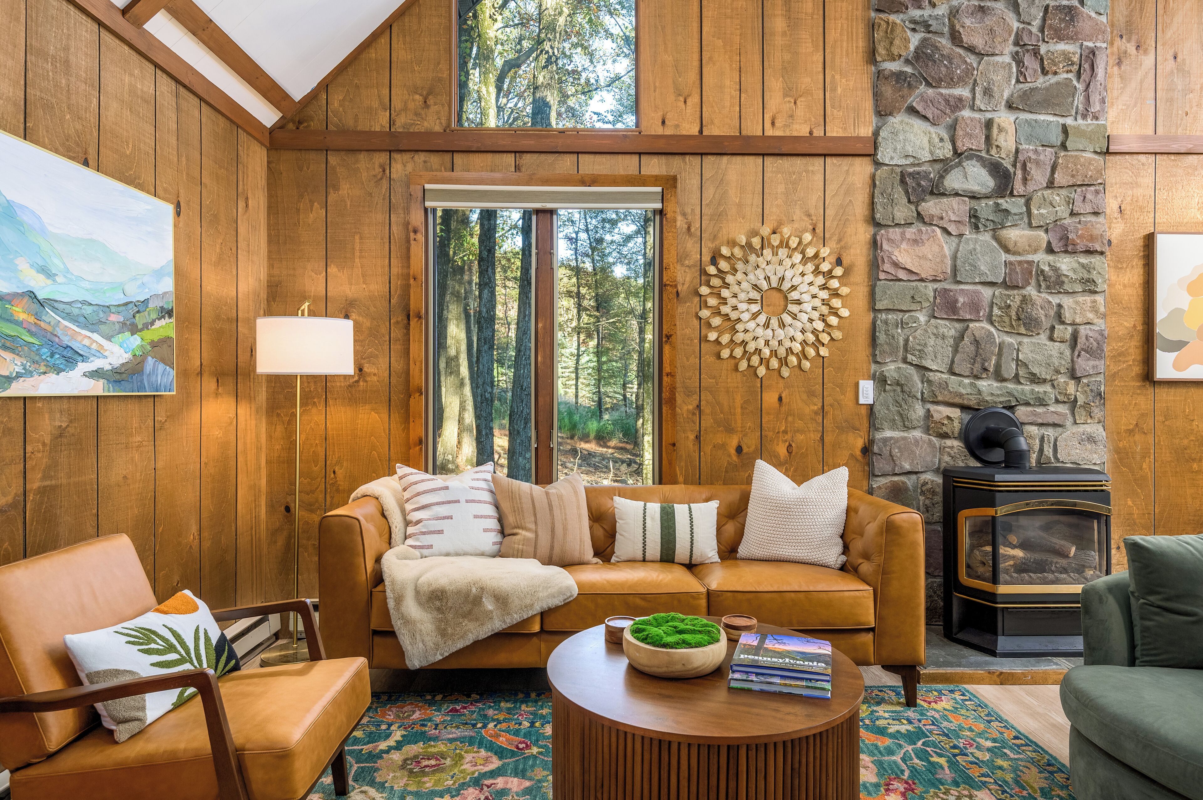 Smart-TV, Kamin, Tischfußball, Bücher