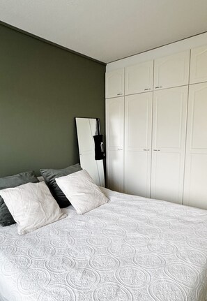 1 غرفة نوم ومكواة/لوح كي وواي فاي وملاءات أسرّة