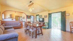 TV, fireplace, DVD player - Casa Rural Los Conde Guadalcanal by Ruralidays (Sevilla)