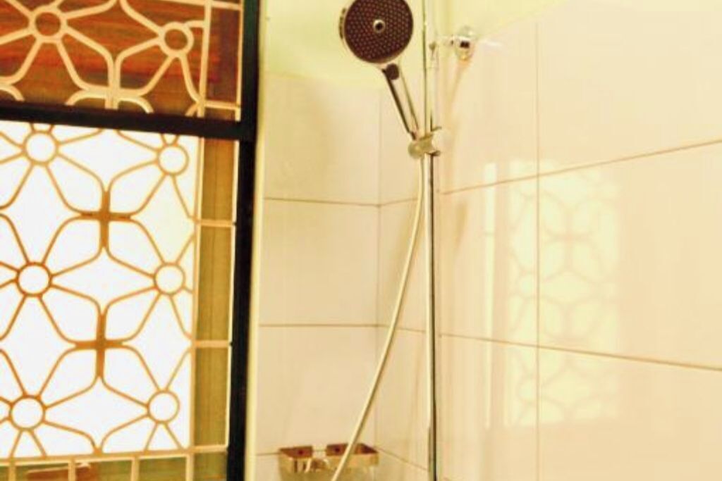 Kostenlose Toilettenartikel, Bademäntel, Hausschuhe, Handtücher