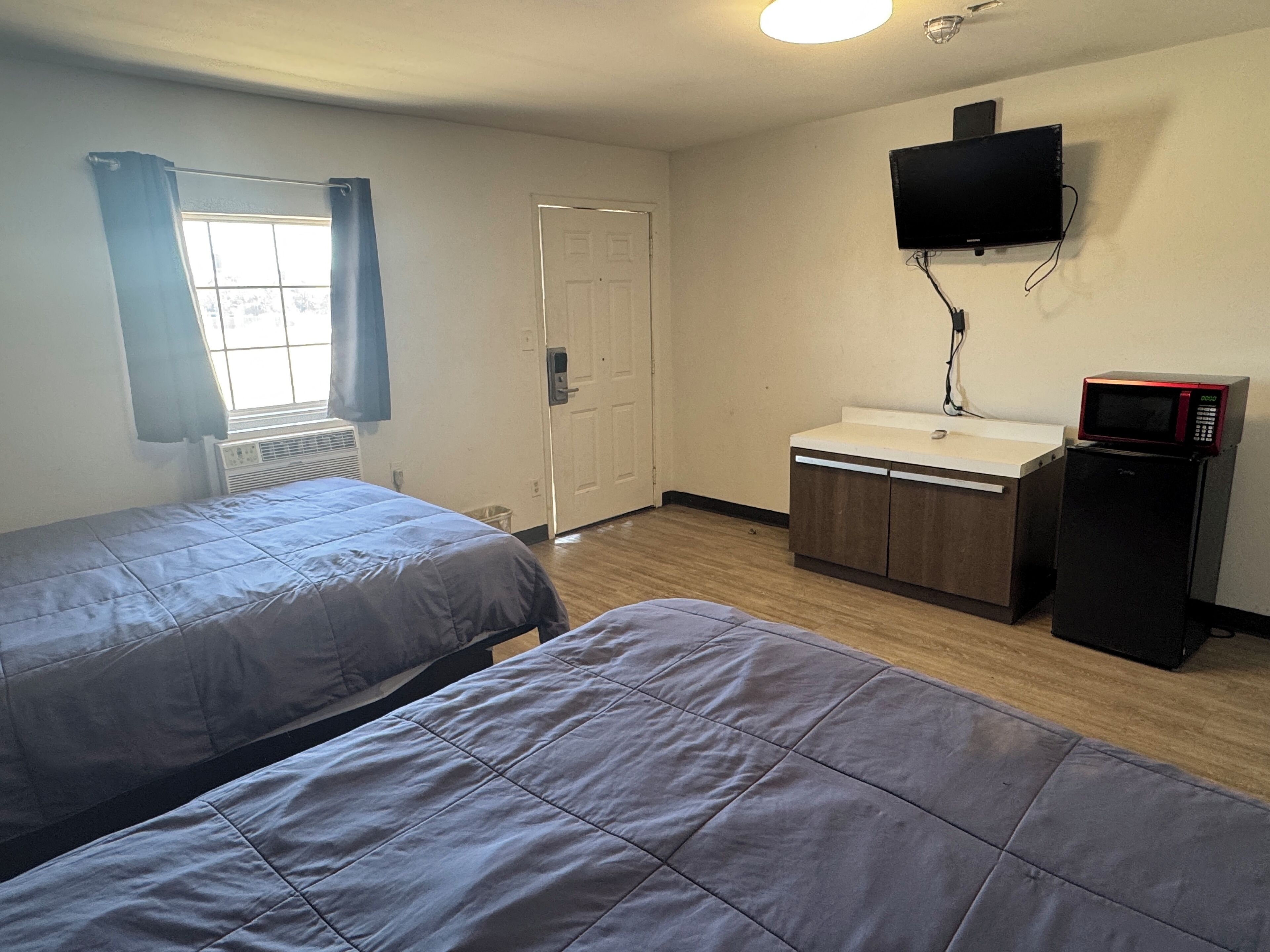 Kahden hengen huone, 2 keskisuurta parisänkyä, tupakointi kielletty | Ilmainen Wi-Fi