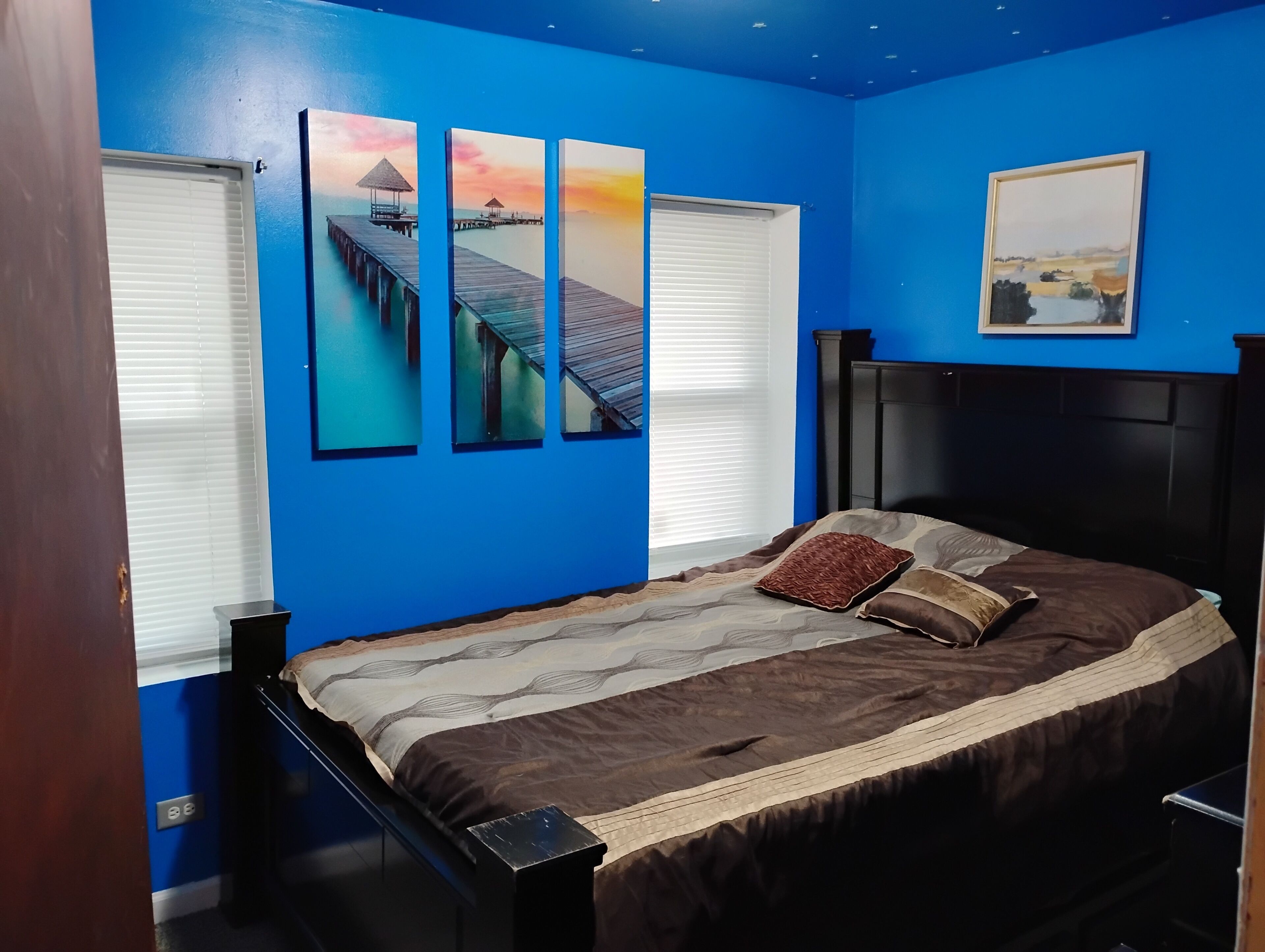 2 bedrooms, bed sheets