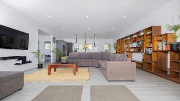 Smart TV, books, stereo