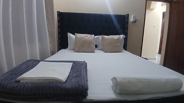 Bügeleisen/Bügelbrett, WLAN, Bettwäsche