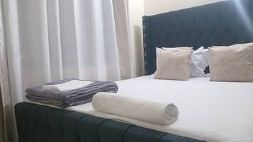 Silitysrauta/-lauta, Wi-Fi, vuodevaatteet