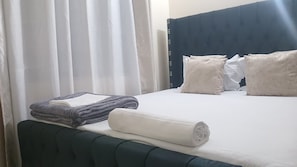 Silitysrauta/-lauta, Wi-Fi, vuodevaatteet