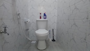 Pyyhkeet, saippua, vessapaperi