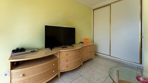 Unclassified image, 3 of 33, button - Apartment Overlooking Heated Pool (Granadilla de Abona)
