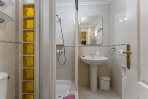 Apartment | Bathroom - Apartment Overlooking Heated Pool (Granadilla de Abona)