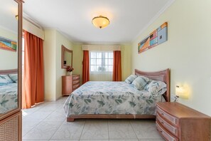 Leilighet | 2 soverom, strykejern/-brett og sengetøy