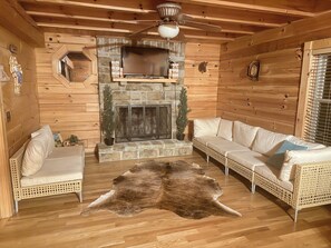 Smart TV, fireplace, stereo