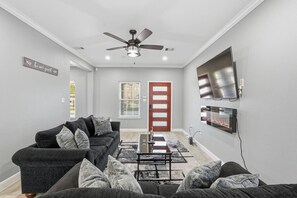 TV - NRG Rest & Rally | Sleeps 12 (Houston)
