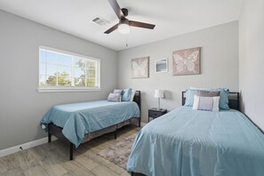 Iron/ironing board, WiFi - NRG Rest & Rally | Sleeps 12 (Houston)