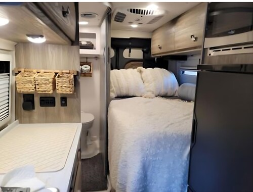 Cozy Campervan in peaceful Fallbrook sleeps 2