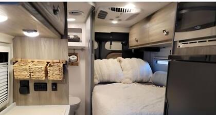 Cozy Campervan in peaceful Fallbrook sleeps 2