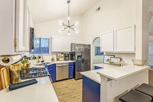 CHIC 3-bedroom tri-level house w/ great bedding East El Paso with all you need