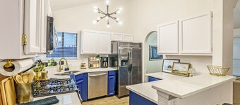 CHIC 3-bedroom tri-level house w/ great bedding East El Paso with all you need