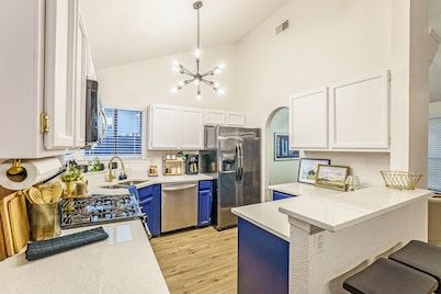 CHIC 3-bedroom tri-level house w/ great bedding East El Paso with all you need