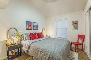 3 bedrooms, iron/ironing board, WiFi, bed sheets