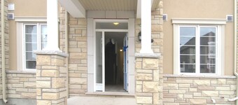 Town House in good location, close to public park, Costco, restaurants, Walmart.