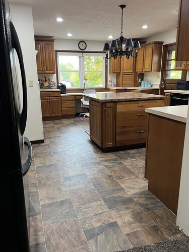 HOMEAWAY HAVEN  Charming 3-bedroom farmhouse out in the country for 8 guests