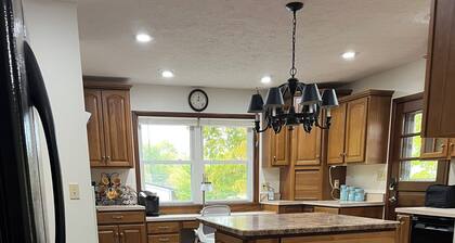 HOMEAWAY HAVEN Charming 3-bedroom farmhouse out in the country for 8 guests