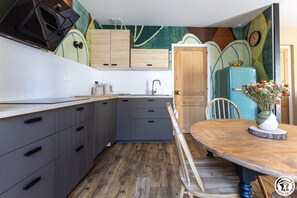 Fridge, microwave, oven, dishwasher