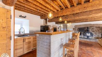 Kjøleskap, mikrobølgeovn, ovn og oppvaskmaskin