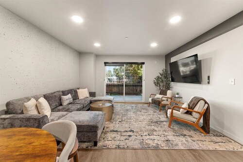 2 Bedroom 2 Bath Downtown