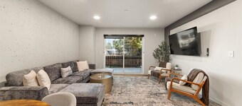 2 Bedroom 2 Bath Downtown