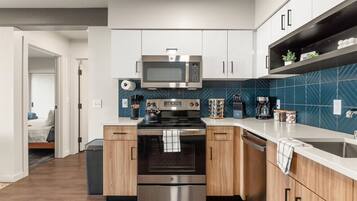 Microwave, dishwasher, coffee/tea maker, cookware/dishes/utensils