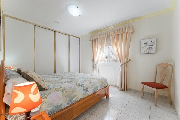 Huoneisto | 2 makuuhuonetta, silitysrauta/-lauta, vuodevaatteet