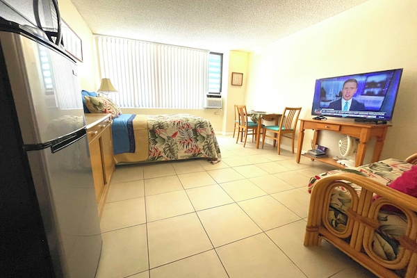 1 soverom, strykejern/-brett, wi-fi (inkludert) og sengetøy