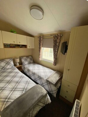 3 quartos, individualmente decorados, individualmente mobiliados