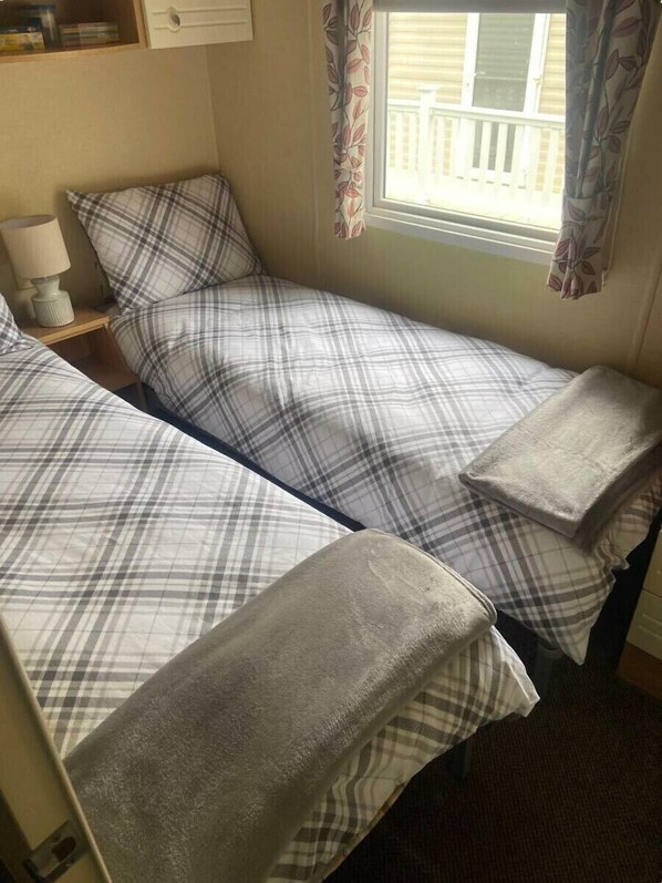 3 bedrooms, individually decorated, individually furnished, free WiFi - Quay West Holiday Park - Holiday Accommodation 19725 (New Quay)