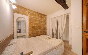 1 soverom, strykejern/-brett, wi-fi og sengetøy