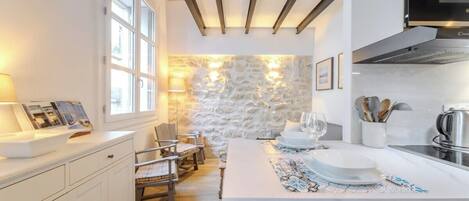 Fridge, microwave, dishwasher, coffee/tea maker