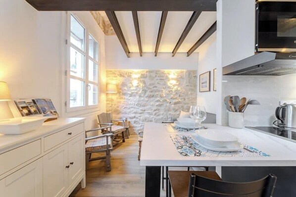 Fridge, microwave, dishwasher, coffee/tea maker