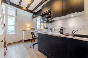 Fridge, microwave, dishwasher, coffee/tea maker