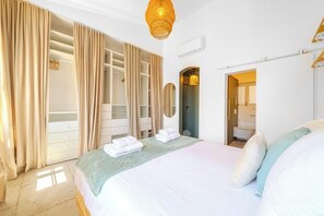 4 bedrooms, iron/ironing board, travel cot, WiFi