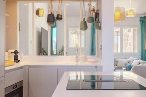 Kjøleskap, mikrobølgeovn, ovn og oppvaskmaskin