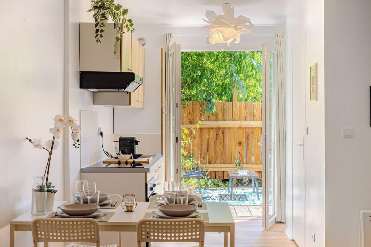 Frigorífic, microones, forn i cafetera i tetera 