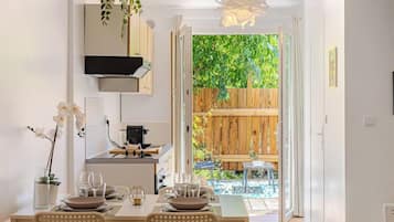 Fridge, microwave, oven, coffee/tea maker